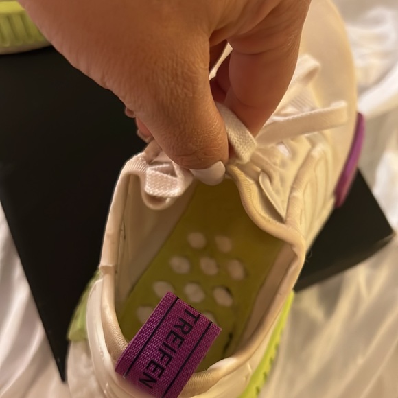 Adidas NMD_R1 size US 5 - Picture 3 of 5